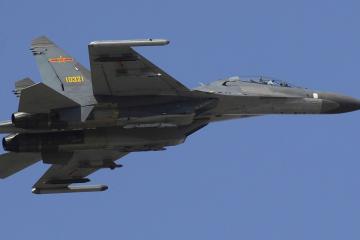 开云下载-绿茵场与街道赛的双重奏，瑞典足球强势克敌，奥纳纳F1赛道主宰风云