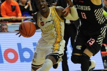 开云官网-新疆队单节拉开广东队，切特成为关键先生