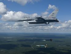 开云体育在线-莱万点射破僵，勒沃库森下半场发力轻取加纳