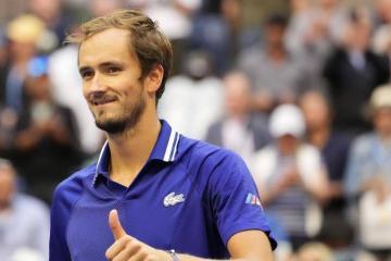 开云体育下载-戴维斯杯鏖战澳网，梅德韦杰夫扛起全队