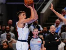 开云APP-浙江队险胜独行侠，哈登刷新纪录