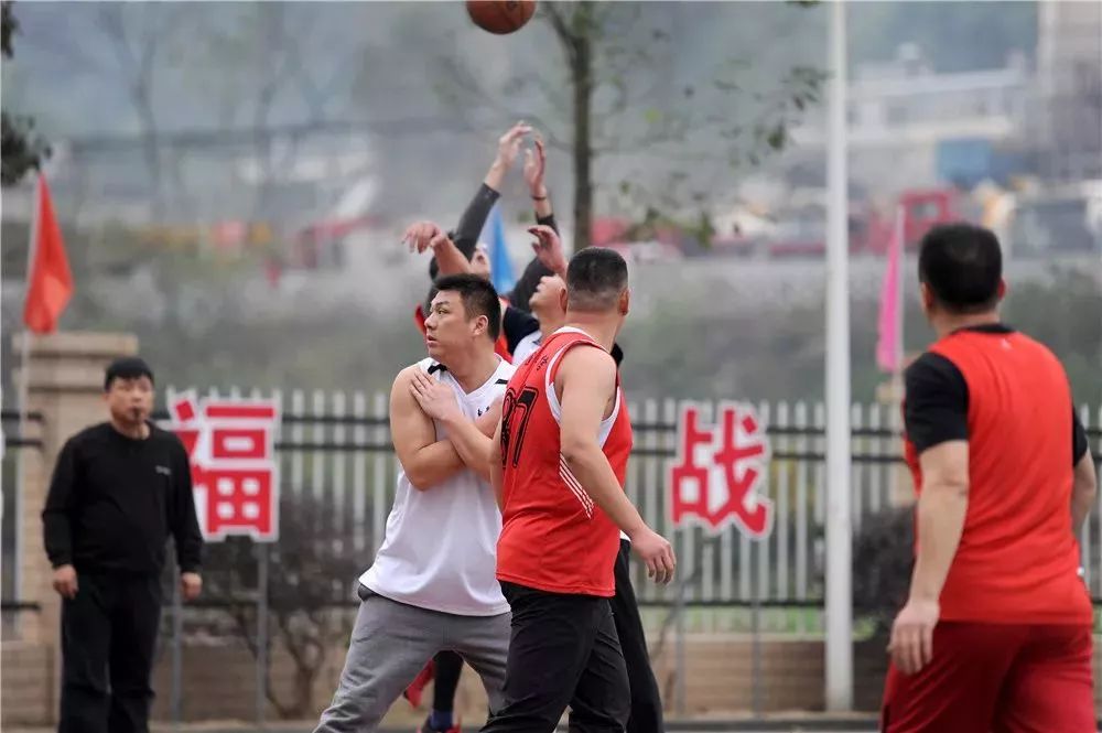 开云平台-精妙的过人动作，赢得阵阵喝彩