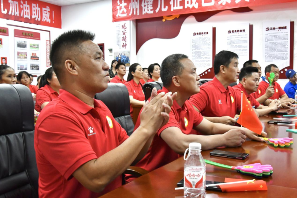 开云体育-运动员实现突破,团体斩获银牌
