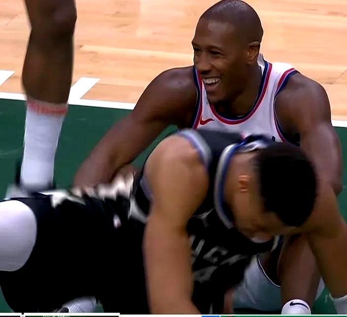 开云体育app-雄鹿擒下76人，豪取连胜