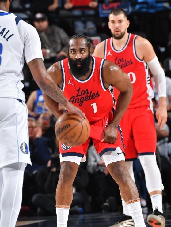 开云下载-关于快船主场战胜独行侠,莱昂纳德全能发挥展现超强实力的信息