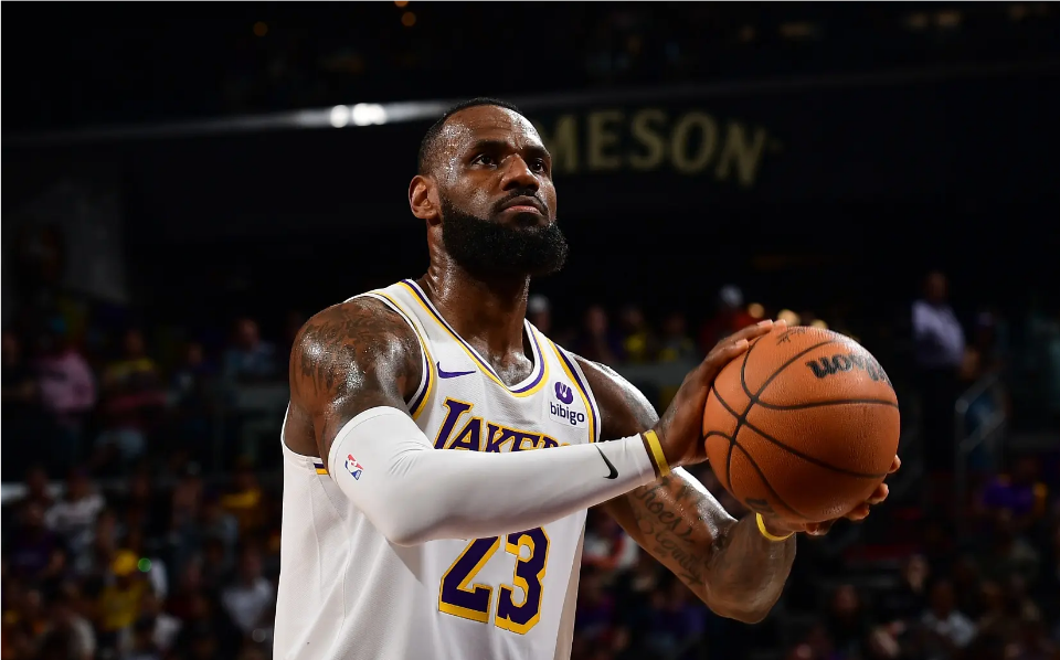 开云官网-包含湖人遭勇士逆转，浓眉30+12无用的词条