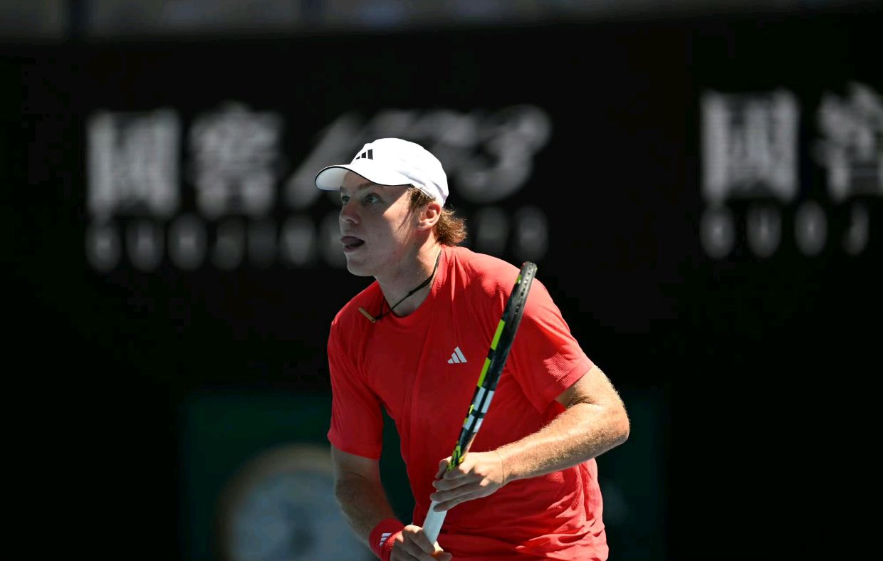 开云体育入口-关于法国网球队碾压西班牙网球队，西西帕斯打破历史纪录的信息