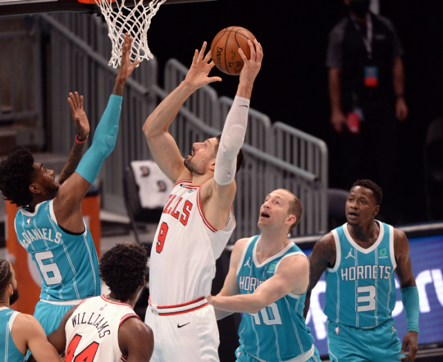 开云体育下载-公牛横扫黄蜂,汉密尔顿统治全场的简单介绍