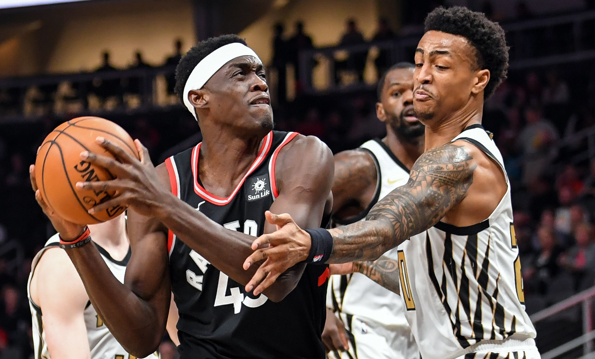 开云体育在线-关于猛龙险胜老鹰,西亚卡姆关键时刻挺身而出的信息