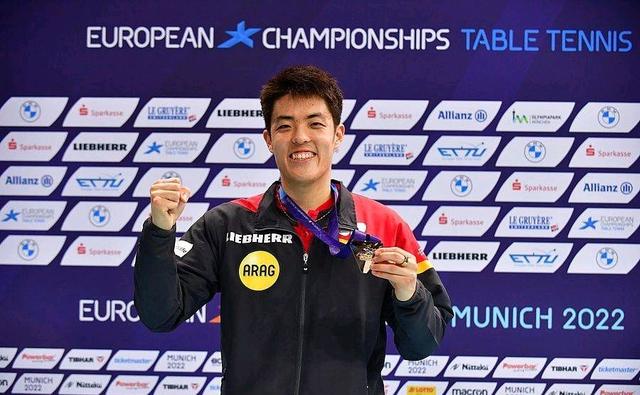 开云体育在线-日本羽毛球队翻盘法国羽毛球队，辛杜一己之力扛起全队