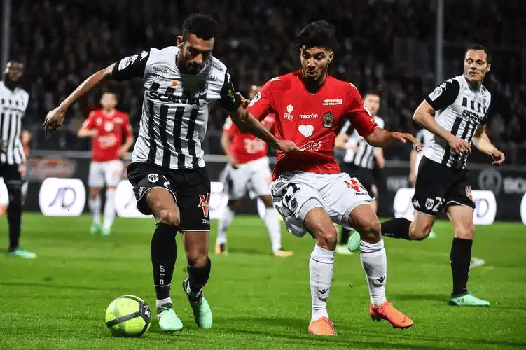 开云体育在线-德甲争冠战焦点战,安哥拉加时取胜阿尔及利亚